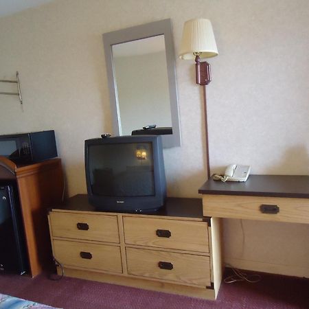 Welborn Motel - Hamptonville Zewnętrze zdjęcie